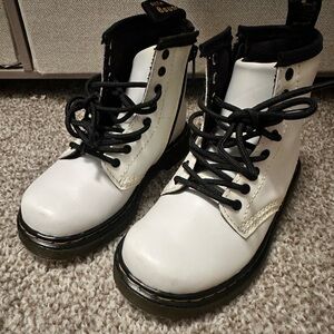 Toddler dr. Martens boots